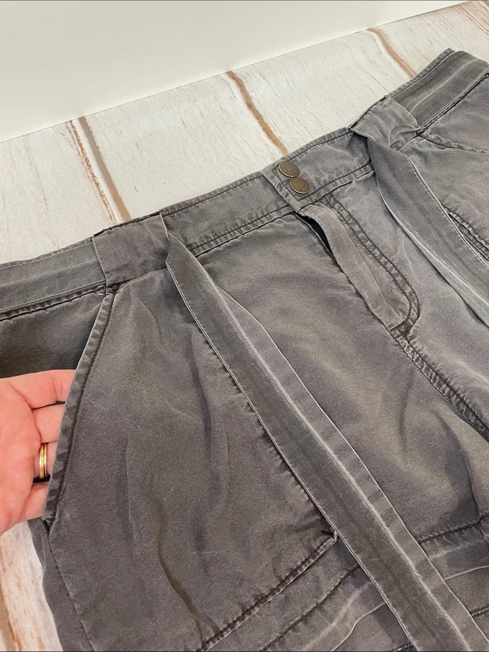 Free People Shorts Casual Tie-Belt Size 8 Charcoal Gray 100% Tencel Distressed